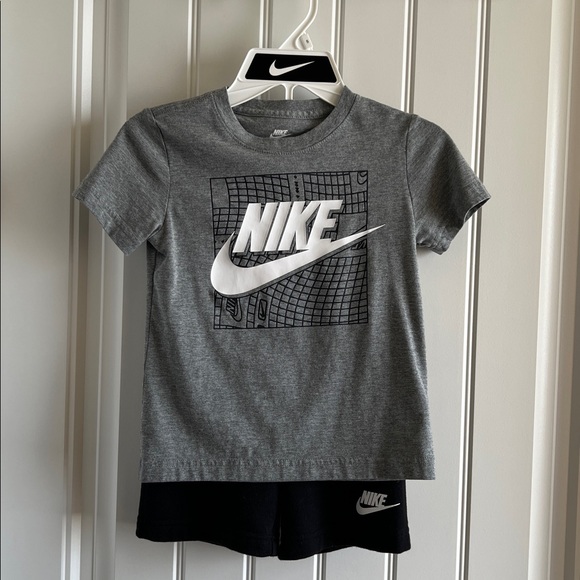 Nike Clothes for Boys - Picture 2 of 7